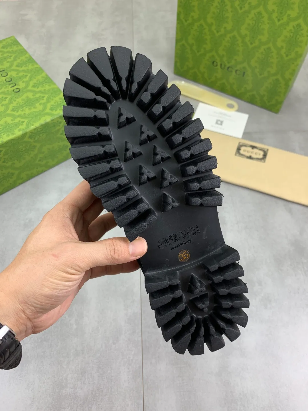 Men's Men's Shoes 💰P500 💰【New Style】 Gucci lazy slip-on couple 🧑‍🤝‍🧑 style high-top leather shoes hot selection (Gucci GUCCI) official website latest Gucci lazy 🎁 leather shoes, hot style 💥 style is simple and elegant, exclusive for trendy men. Unique official website latest brand original double G pressure Floral elements👑Original Gucci decoration, fashionable and elegant, the fabric is original calfskin with double G denim✅fully imported soft sheepskin lining, the official website specifies wear-resistant lightweight foam business outsole, the classic model is taken in real life🎬Number of yards: 36-46 Various colors available
